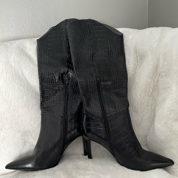 Vero Cuoio Black Heeled Boots - Picture 4 of 5